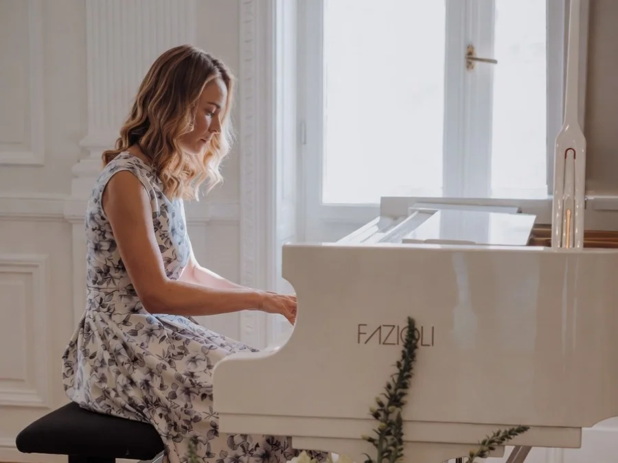 Eleny Piano